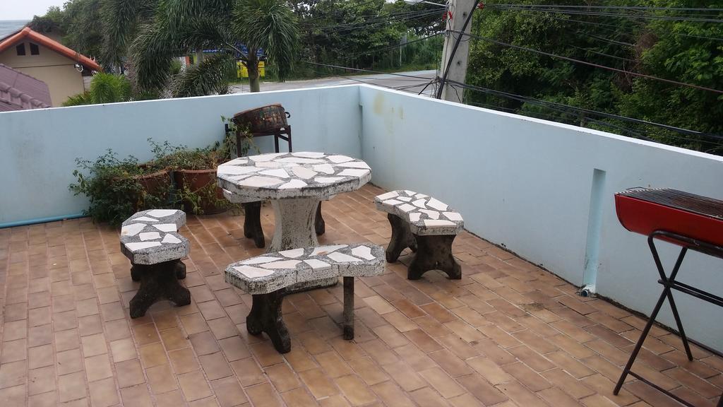 Parfun Guesthouse Ban Nai Rai Exterior photo